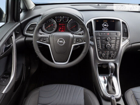 Опель Астра Джей 2013 года Opel Astra J 2013 года