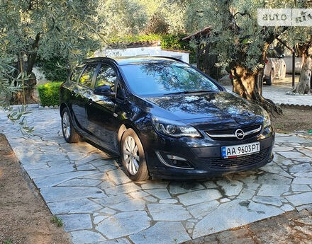 Opel Astra J 2013 года