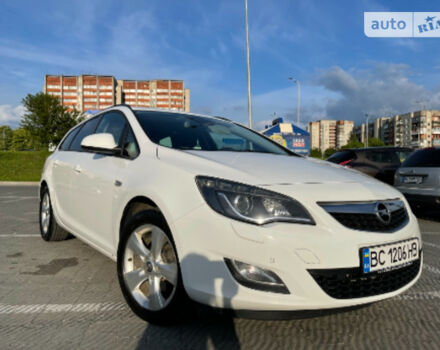 Opel Astra J 2011 року