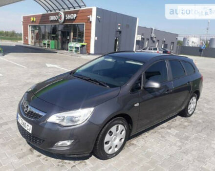 Opel Astra J 2011 года