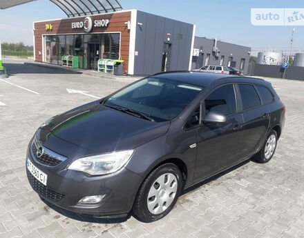 Opel Astra J 2011 року