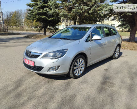 Opel Astra J 2011 года