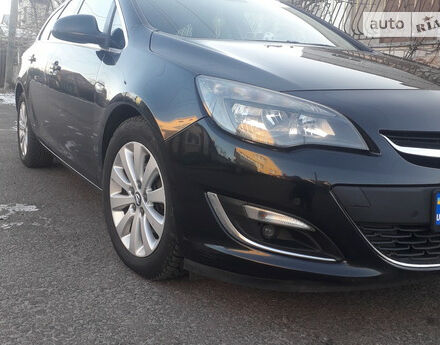 Opel Astra J 2013 года