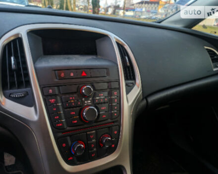 Opel Astra J 2010 года