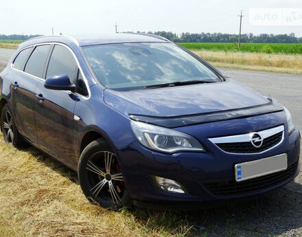 Opel Astra J 2013 года
