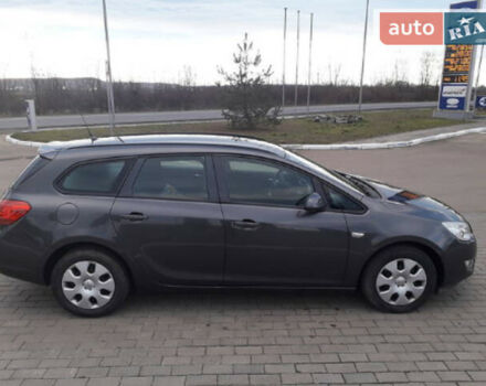 Opel Astra J 2011 года