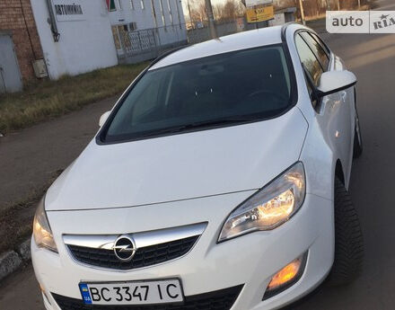 Opel Astra J 2011 года