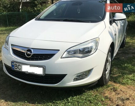 Opel Astra J 2011 року