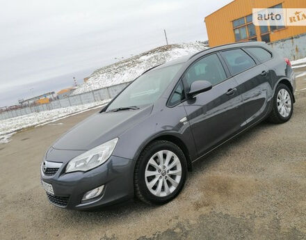 Opel Astra J 2012 года