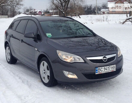 Opel Astra J 2012 года