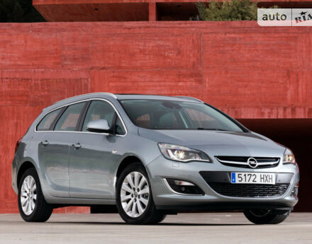 Opel Astra J 2011 года