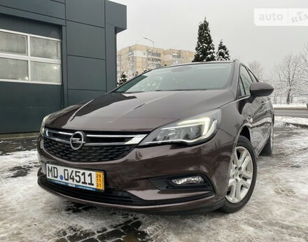 Фото на отзыв с оценкой 5 о Opel Astra K 2018 году выпуска от автора "Віталій" с текстом: Отличное авто за небольшие деньги...уютный салон,нормальное качество сборки и сам материал...экон...