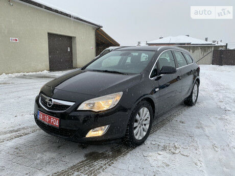 Opel Astra 2011 року