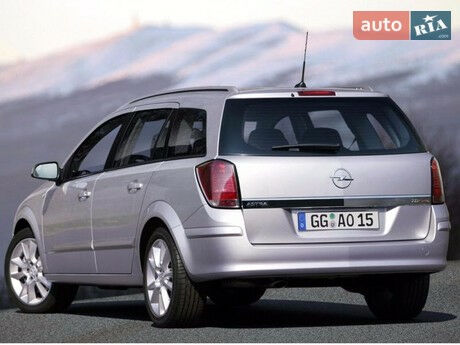Опель Астра 2011 года Opel Astra 2011 года