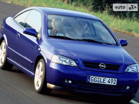 Opel Astra 2010 года