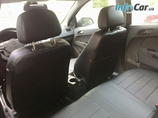 Opel Astra 2012 року