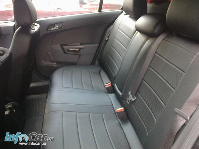 Opel Astra 2012 року