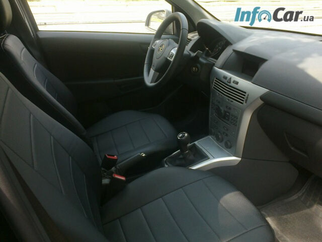 Opel Astra 2012 року
