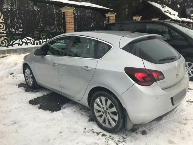 Opel Astra 2012 года