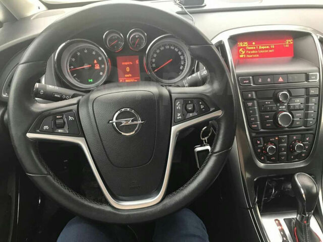 Opel Astra 2012 года