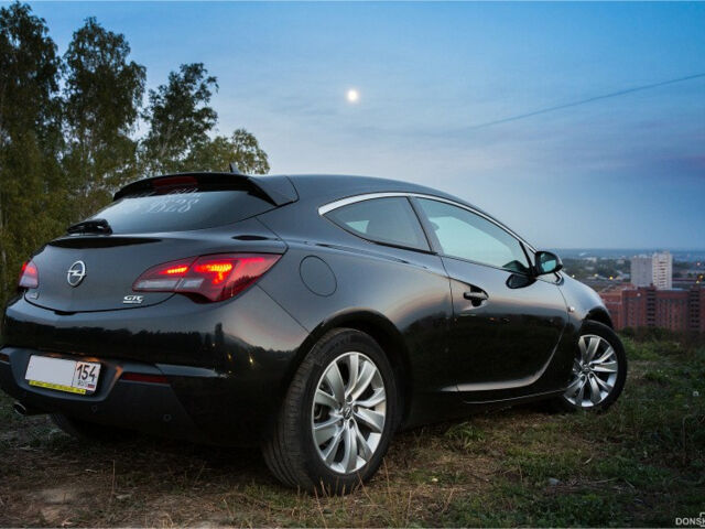 Opel Astra 2012 года