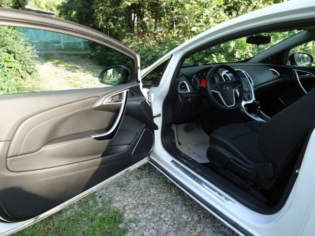 Opel Astra 2013 года