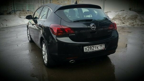 Opel Astra 2012 року