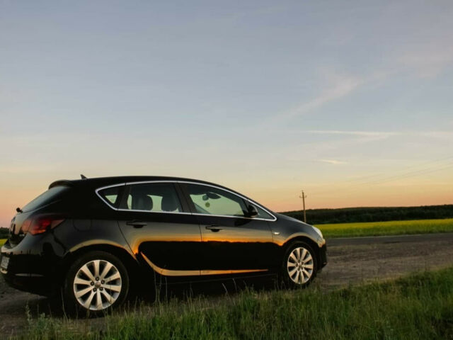 Opel Astra 2011 года