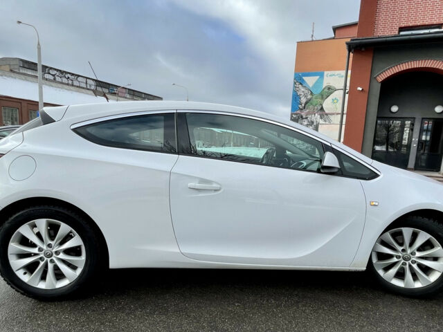 Opel Astra 2014 года
