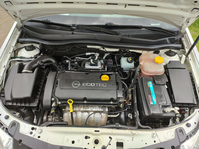 Opel Astra 2012 года