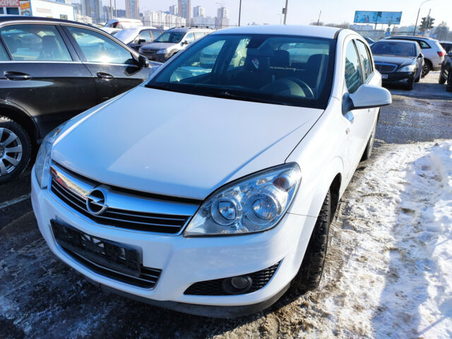 Opel Astra 2012 года