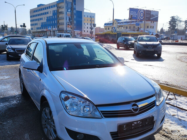 Opel Astra 2012 года