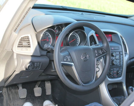 Opel Astra 2011 года