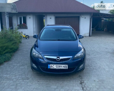 Фото на отзыв с оценкой 4.6 о Opel Astra 2010 году выпуска от автора "Arsen" с текстом: Гарне авто для сім'ї з великим багажником , добре тримається дороги і разом з тим має досить м'як...