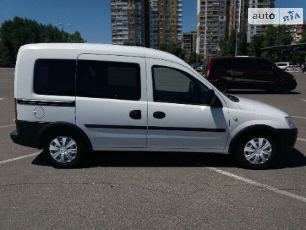 Опель Комбо пасс. 2006 года Opel Combo пасс. 2006 года