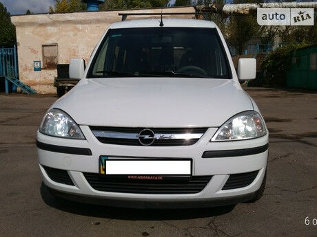 Opel Combo пасс. 2011 года