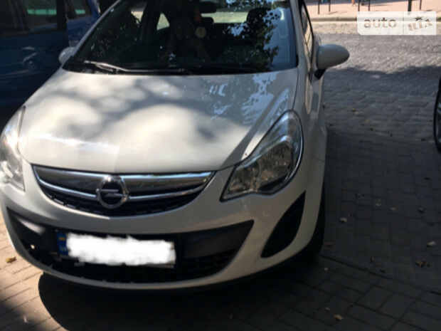 Opel Corsa 2011 року