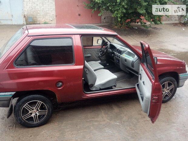 Опель Корса 1992 року Opel Corsa 1992 року