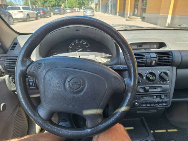 Opel Corsa 1998 року