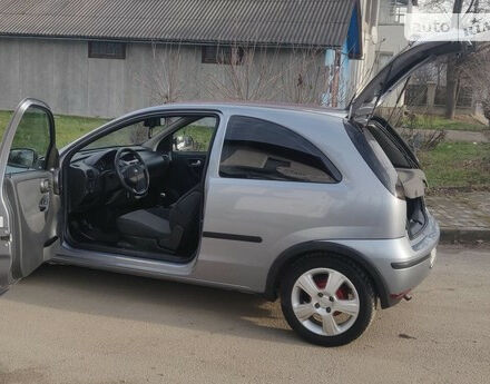 Фото на отзыв с оценкой 4 о Opel Corsa 2004 году выпуска от автора "Иван" с текстом: Хороший маленький, экономичный авто. И по цене не дорогой. Слабое место это рулевая рейка. По гру...