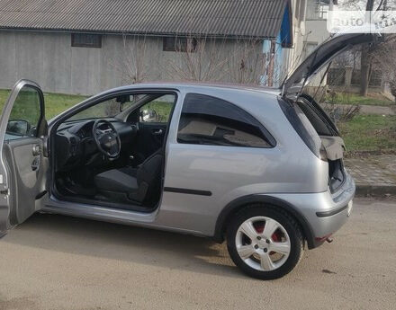 Opel Corsa 2004 року