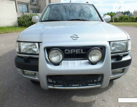 Opel Frontera 2000 року