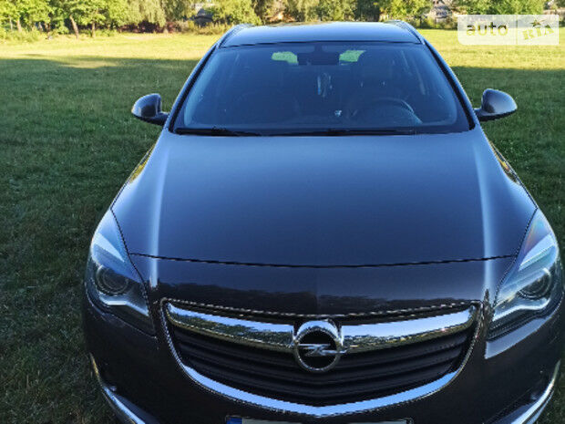 Опель Insignia Sports Tourer 2015 року Opel Insignia Sports Tourer 2015 року