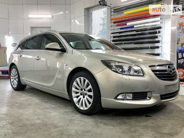 Opel Insignia Sports Tourer 2011 року