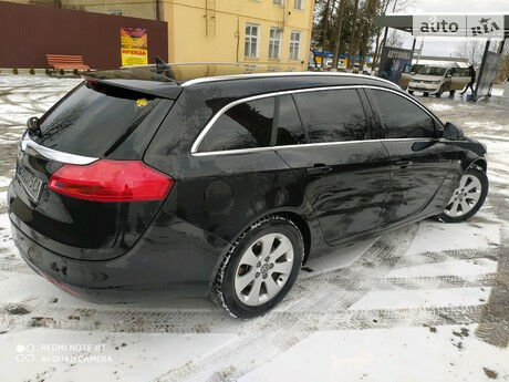 Опель Insignia Sports Tourer 2010 года Opel Insignia Sports Tourer 2010 года