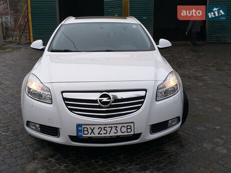 Опель Insignia Sports Tourer 2011 року Opel Insignia Sports Tourer 2011 року