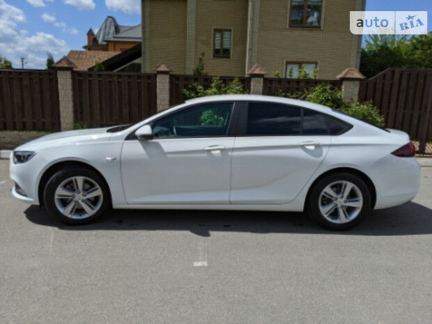 Опель Инсигния 2017 года Opel Insignia 2017 года