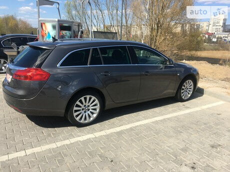 Опель Инсигния 2011 року Opel Insignia 2011 року