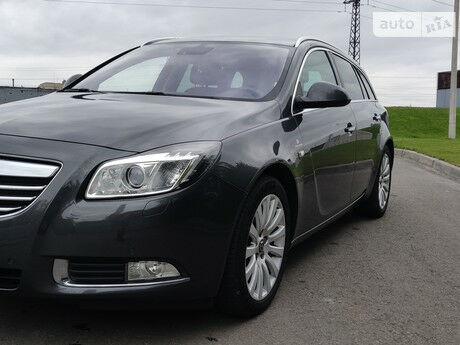 Opel Insignia 2010 року