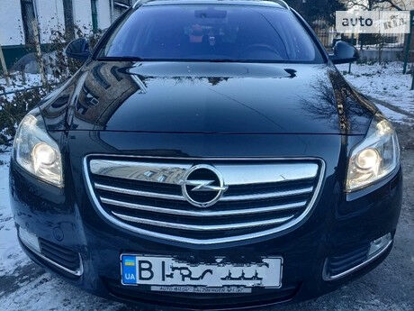 Опель Инсигния 2011 року Opel Insignia 2011 року